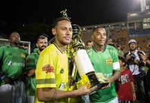 Neymar Jr. e Robinho distribuem mais de 35 toneladas de alimentos