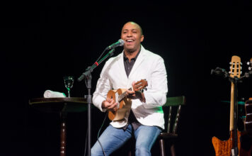Cantor Salgadinho libera novo trecho de show comemorativo de 50 anos