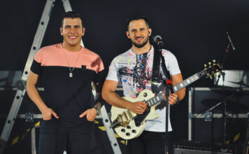 Vitor & Cadu lançam músicas do DVD Case nas plataformas digitais Vitor & Cadu lançam músicas do DVD Case nas plataformas digitais