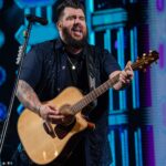 “Máquina de hits”: Panda coloca 9 faixas nos charts e destaca “Eu Te Seguro” no Top Global